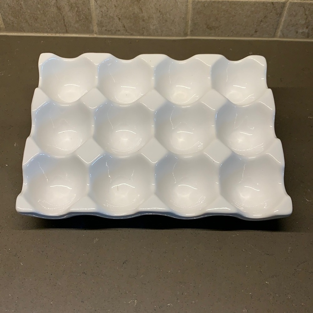 Ceramic egg carton